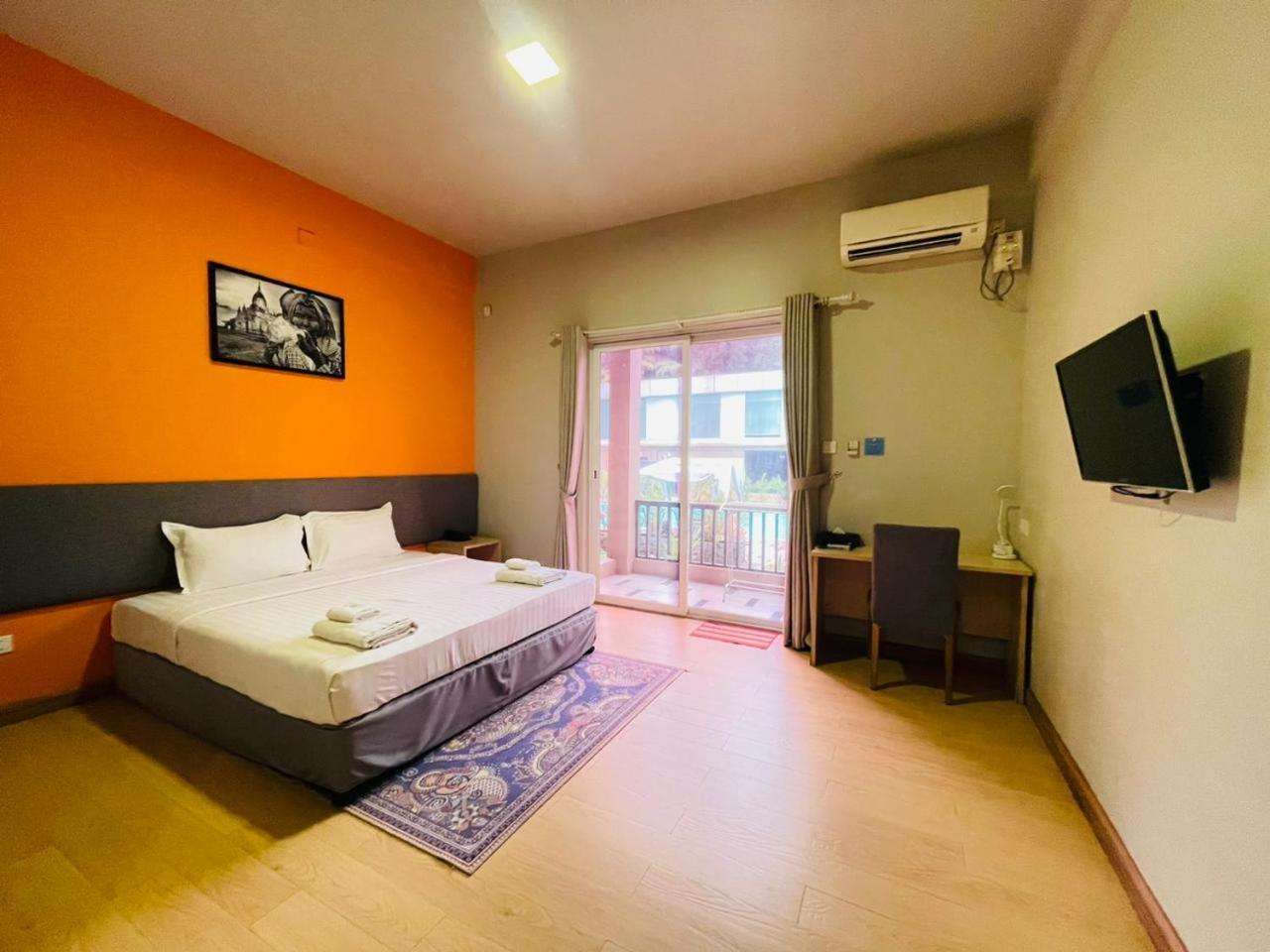 Wh Hotel & Service Apartment Thanlyin Exterior photo