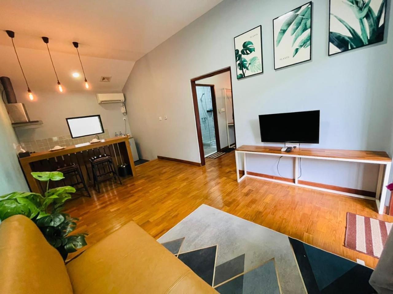 Wh Hotel & Service Apartment Thanlyin Exterior photo